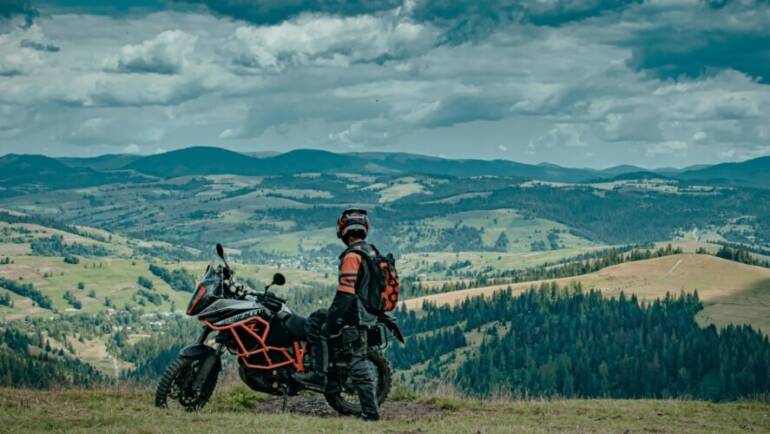 AVENTURAS SOBRE RUEDAS: EXPLORANDO EL MUNDO EN MOTO